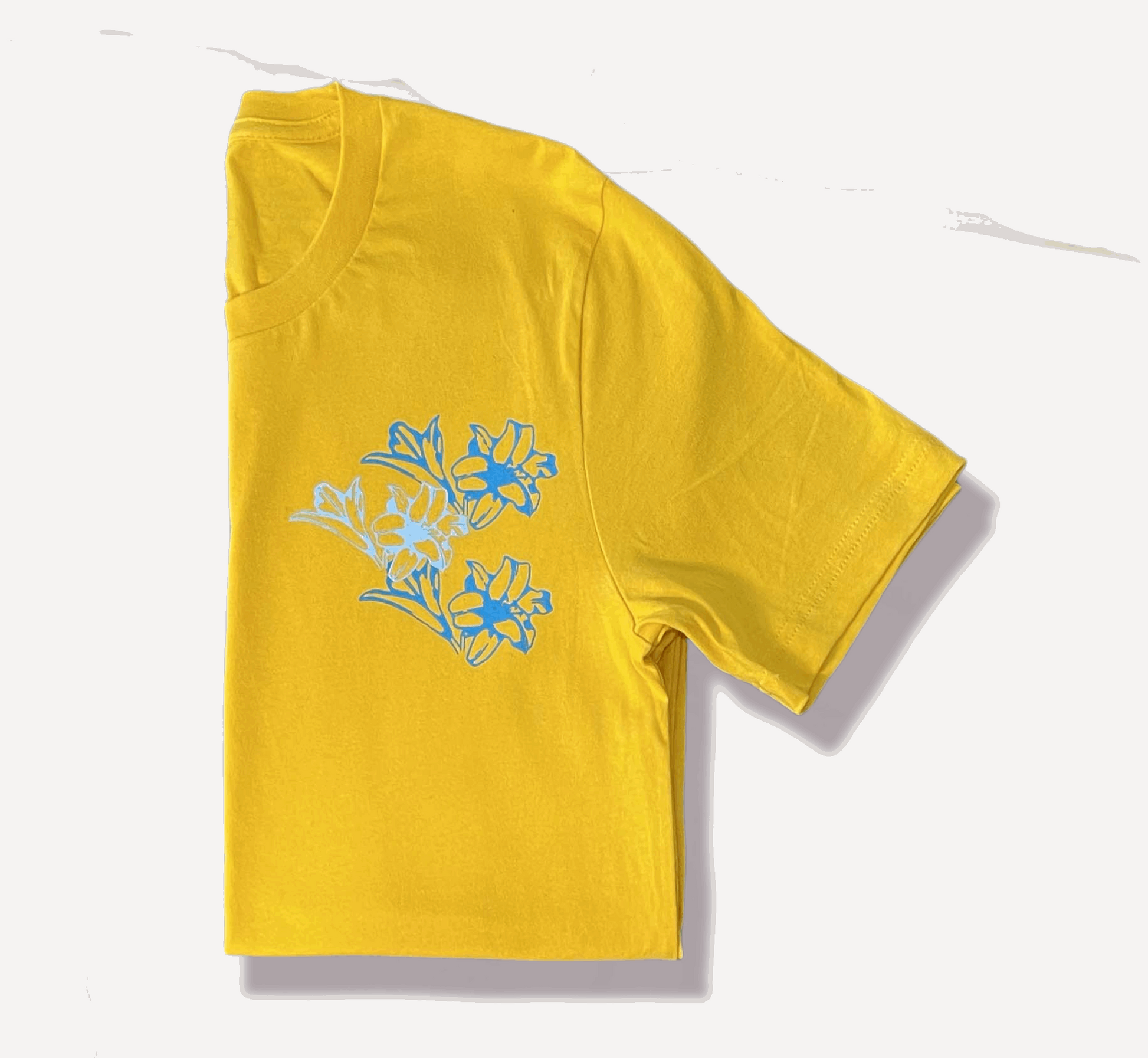 Lily print on Front Gold short sleeve